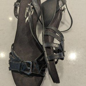 NWOT Aerosoles Women's Wedge Sandal Black  Size 9M Style Crumb Cake 2.75in heel